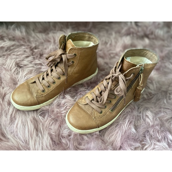 UGG Shoes - Blaney Ugg leather shoe